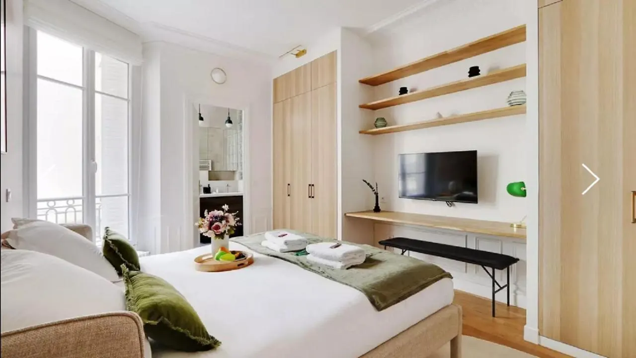 Furnished 2-Bedroom Apartment On Av. De Suffren Paris
