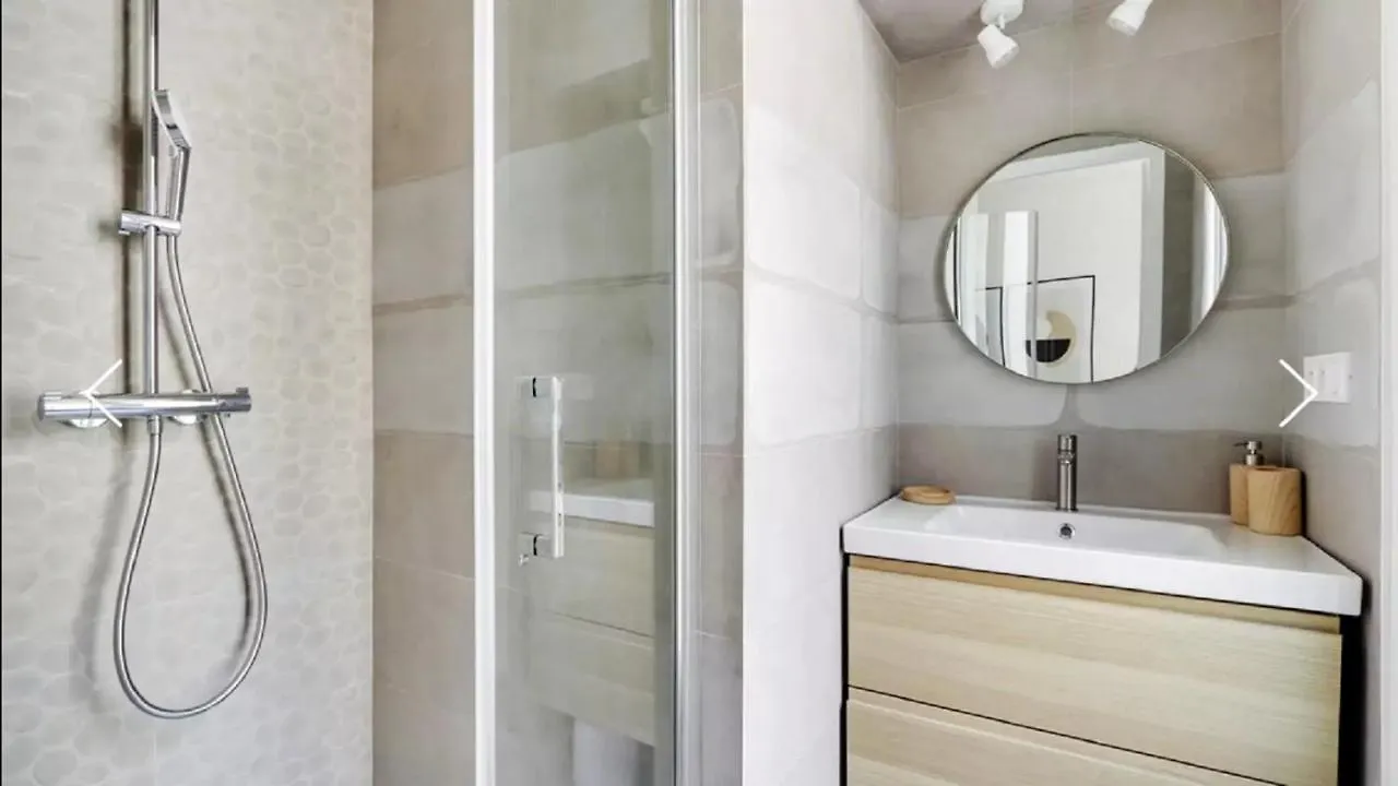 Furnished 2-Bedroom Apartment On Av. De Suffren Paris